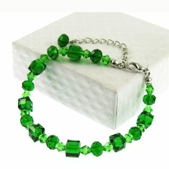 New Austrian Green Crystal Adjustable Bracelet. - Picture 3 of 7